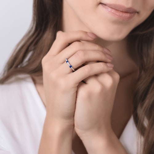 Pierścionek SAVICKI: białe złoto, niebieskie szafiry, diamenty